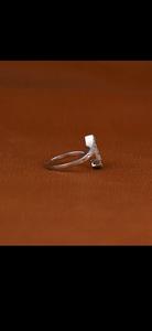 Bague de fiançailles classique en moissanite ronde, plaquée argent, bijoux classiques pour femmes, disponible au meilleur prix - Product Image 3
