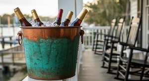 Mostrador de Bar con Acabado Verde y Cobre para Exhibición de Bebidas en Clubes, Salones, Restaurantes y Cafeterías - Product Image 3