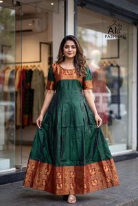 Kurti Amarillo de Seda hasta el Suelo con Borde Verde, Traje Tradicional Indio para Bodas, Kurta Holgada para Mujer - Product Image 2