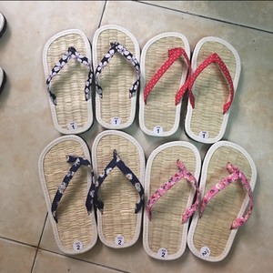 SLIPPER - Souvenir Craft Gift Vietnam Zapatillas de jacinto de agua tejidas a mano para uso en interiores Zapatillas de paja 99 Datos dorados - Product Image 6