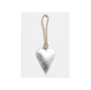 Adorno Decorativo de Corazón Premium, Pieza Metálica Colgante para Decoraciones de Temporada - Product Image 5