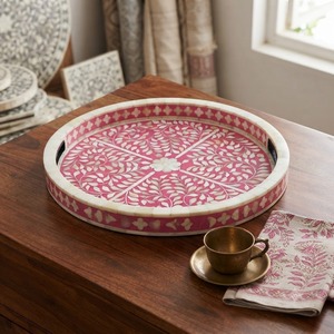 Plato de Servir Decorativo Bohemio Hecho a Mano con Incrustaciones de Mármol Floral Rosa Redondo con Asa para Diwali - Product Image 1