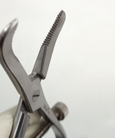 Pinces orthopédiques de maintien osseux à fixation manuelle par filetage, 170 mm / 17 cm, à mâchoires courbées et dentées, en acier inoxydable