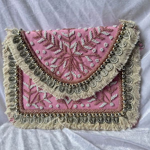 Pochette brodée florale rose, sac à main en textile perlé fait main avec pompon et franges, sac à main bohème tendance - Product Image 1
