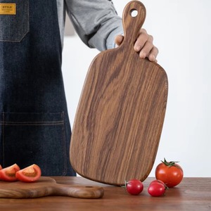 Planche à découper en bois de noyer personnalisée avec poignée, compatible lave-vaisselle, écologique, pour la cuisine et la charcuterie - Product Image 4