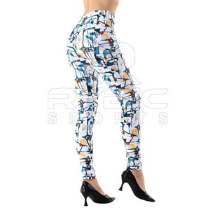 Leggings en tissu extensible doux pour femmes, imprimés sur toute la surface, confortables pour la gym, le yoga, le fitness et les activités sportives. - Product Image 2