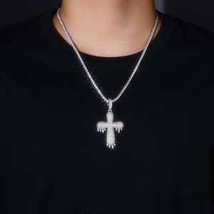 Collier pendentif en moissanite Ice Cubed Cross, taille brillant rond, plaqué or, bijoux hip-hop unisexe - Product Image 1