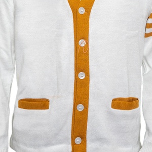 Cardigans de sororité personnalisés à col en V, manches longues, roses et verts unis, brodés du logo, tricotés, décontractés, boutonnés, écologiques - Product Image 3