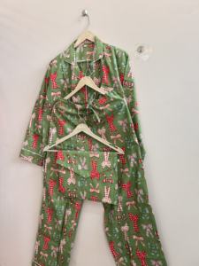Hermoso Conjunto de Pijama de Algodón Estampado, Camisa y Pantalón Cómodos para Dormir - Product Image 4