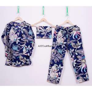 Ensemble de pyjama d'hiver en coton 100% imprimé pour femmes, avec haut à manches longues et bas long, confortable et respirant - Product Image 1