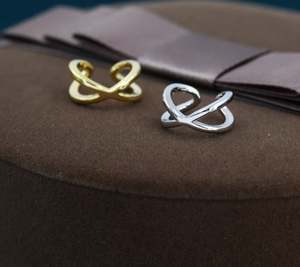 Manchette d'oreille croisée massive en argent sterling, boucles d'oreilles minimalistes sans perçage - Product Image 2