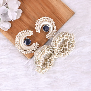 Boucles d'oreilles ethniques Jhumka en perles bleues Hydro |   Bijoux indiens traditionnels en laiton plaqué argent - Product Image 2