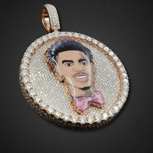 จี้รูปภาพสั่งทำประดับเพชรโมอิสซาไนต์แบบ Iced Out พร้อมชุบทอง 18K ดีไซน์หรูหราสำหรับจี้ที่ระลึก เครื่องประดับฮิปฮอป - Product Image 4