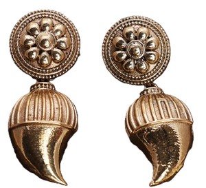 Pendientes Jhumka de Latón Oxidado en Tono Dorado con Engaste de Circonita, Estilo Clásico, Forma de Campana, Regalo de Boda para Mujer - Product Image 1