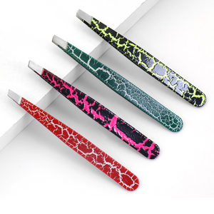 Nuevas Pinzas Profesionales para Cejas 3 en 1 de Acero Inoxidable Coloridas con Punta Inclinada, Marca Privada Personalizada - Product Image 4