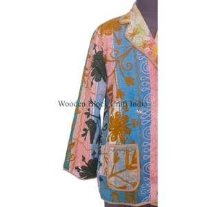 Veste multicolore faite à la main en coton 100% avec imprimé floqué, broderie Kantha, patchwork tricoté, détails boutonnés, veste vintage du Rajasthan - Product Image 2