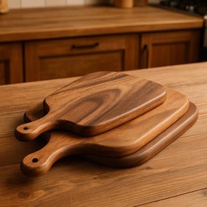 Tabla de cortar de madera gruesa que proporciona una estabilidad adicional durante las tareas de corte, útil para el trabajo culinario profesional. - Product Image 4
