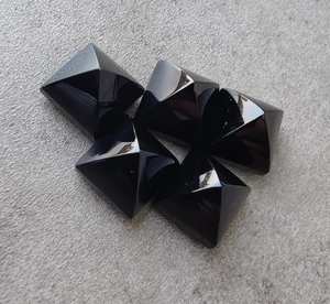 Ónix Negro Natural en Forma de Pirámide, Cabujón Cuadrado con Reverso Plano, Calibrado, Gema Suelta para Joyería - Product Image 5