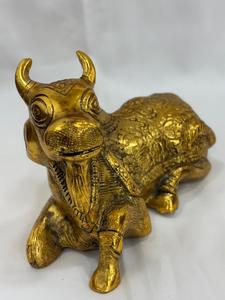 Statue rustique en aluminium de vache et de veau avec texture artistique en pierre, sculpture folklorique pour la décoration de temple, de maison et la collection de cadeaux - Product Image 1