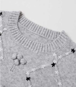 Cardigan en maille respirant et luxueux pour homme, orné de perles, col en V, boutonné, avec détails de perles en forme de diamant, idéal pour les soirées. - Product Image 3