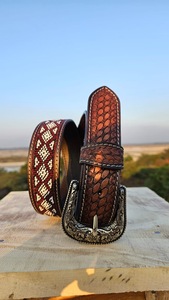 Ceinture en cuir tressé de luxe style western avec boucle en alliage gravée motif cowboy vintage et motif floral écologique - Product Image 2