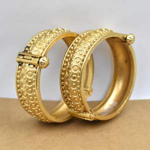 Brazalete indio de moda, hecho a mano, de diseño, chapado en oro, estilo occidental, abrible, para niñas y mujeres. - Product Image 1