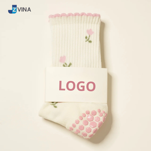Chaussettes florales mignonnes en gros pour femmes et filles, motif nœud rose, antidérapantes, pour le Pilates et le yoga - Product Image 1