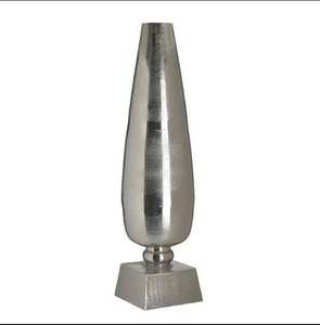 Elegante Jarrón Hecho a Mano de Aluminio y Hierro Chapado en Oro con Diseño Artístico y Superficie Pulida para Decoración de Mesa Premium - Product Image 1