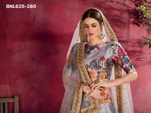 Hermoso Lehenga-Choli-Dupatta de seda artística de alta calidad con estampado floral, bordado con Dori, Zari y lentejuelas, color gris, suministro al por mayor. - Product Image 5