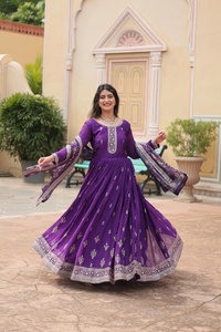 Fatema Fashion's Latest Designer Anarkali Gown Chinon Seda Bordado Secuencia Trabajo Estilo indio Ropa de fiesta Salwar Kameez - Product Image 4