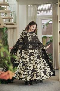 Ensemble haut et pantalon Anarkali floral bordeaux avec dupatta, coupe ample, longueur genou, imprimé numérique tissé, tenue ethnique pour femme pour mariage et fête - Product Image 6