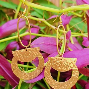 Boucles d'oreilles pendantes décoratives en feuille de cuivre, artisanat métallique, gravées motif botanique, bijoux inspirés de la nature, vente en gros - Product Image 3