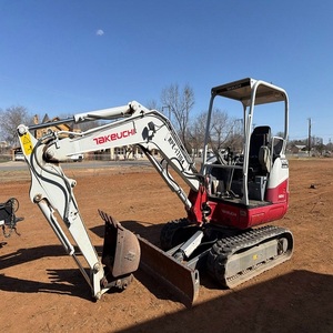 Mini-excavatrice Takeuchi conçue pour des travaux de précision, de terrassement, d'aménagement paysager, de préparations au sol et de projets de construction, efficace et performante. - Product Image 4