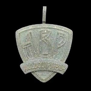 Pendentif de luxe en argent 925 de qualité supérieure, serti de moissanite taille ronde, style hip-hop, bijoux de style urbain, disponible en gros - Product Image 5