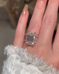 Anillo de Compromiso con Diamante Cultivado en Laboratorio, Corte Esmeralda, 10 Quilates, para Mujer |   Anillo de Aniversario de Bodas de Lujo Chapado en Oro de 18K con Certificado IGI - Product Image 2