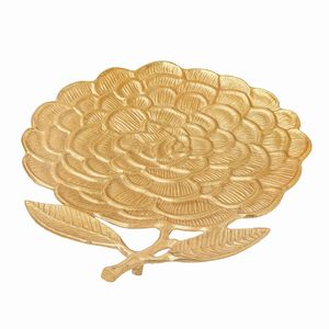Plateau décoratif en métal doré en forme de feuille, élégant pour servir et décorer la maison - Product Image 5