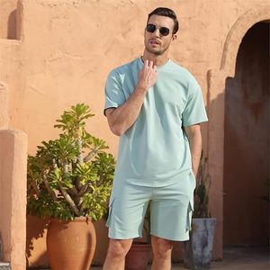 Conjunto Deportivo Casual Verde Menta para Hombre, Camiseta de Manga Corta, Pantalones Cortos Cargo, Transpirable, Color Sólido, Cuello Redondo, Corte Holgado, Ropa de Verano - Product Image 2