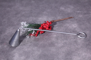 Abatidor de velas sueco vintage con mango, herramientas de altar antiguas de metal de Azora Industries - Product Image 4