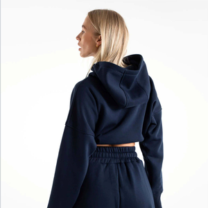 Sweat-shirt à capuche court personnalisé OEM pour femme, idéal pour la gym, manches longues, décontracté, automne/hiver, avec logo imprimé sur le devant, 100% coton - Product Image 3