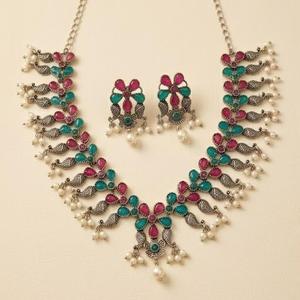 DIVYORO Ensemble collier et boucles d'oreilles classiques pour femme en argent oxydé avec pierres roses et vertes, longueur réglable, pour mariage - Product Image 1