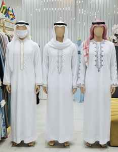 Best Selling Men Arabic Kandora Dubai Style with Long Sleeve Islamic Thobe and Premium Fabric for Men Middle East Market Use - Product Image 2