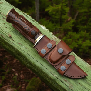 Couteau de chasse en acier Damas avec lame fixe tranchante, manche en bois, protège-doigts et étui en cuir - Product Image 2