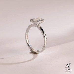 แหวนหมั้นมอยส์ซาไนต์ทรงเรเดียนท์คัทจาก AARVA JEWELS ดีไซน์เรียบหรู ตัวเรือนเงินชุบทอง ได้รับการรับรองจาก IGI เครื่องประดับสำหรับผู้หญิง - Product Image 3