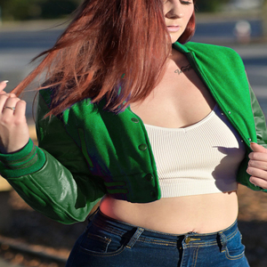 Chaqueta Corta Estilo Universitaria para Mujer, Color Verde, Estilo Bomber, Mangas de Cuero Sintético, Ropa Exterior Informal, Moda Femenina - Product Image 1