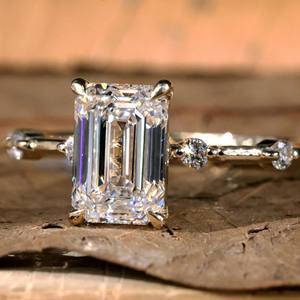 Anillo de Moissanita y Diamante Cultivado en Laboratorio Chapado en Oro Rosa, Diseño Cruzado, Regalo de Aniversario para Mujer - Product Image 3
