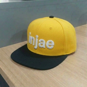 โรงงานผลิตหมวกแก๊ปแบบ Snapback 6 แผง ปักลาย 3 มิติ ทรงแบน  รับผลิตตามแบบ OEM/ODM  ขั้นต่ำในการสั่งซื้อน้อย - Product Image 3