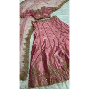 Tenue de mariage de créateur : Lehenga Choli élégant rose-or avec broderies de sequins et de Zari, taille M, idéal pour les fêtes - Product Image 2
