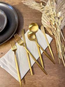 Ensemble de couverts de luxe en or noir des Émirats arabes unis, vente en gros, fournisseur direct de vaisselle pour hôtels royaux et mariages - Product Image 3