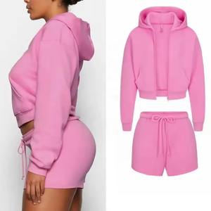 Conjunto de Sudadera y Pantalones Cortos de Felpa con Cuello Redondo y Puños Acanalados para Mujer, Tallas Grandes, Personalizable con Logotipo - Product Image 6