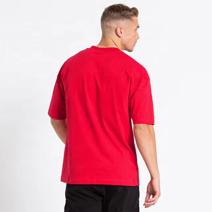 เสื้อยืดคอกลมแขนสั้นผู้ชายสีแดง ทรงปกติ ผ้าฝ้ายเจอร์ซีย์ สีพื้น สวมใส่สบาย พิมพ์ลายโลโก้ด้านหน้า - Product Image 2